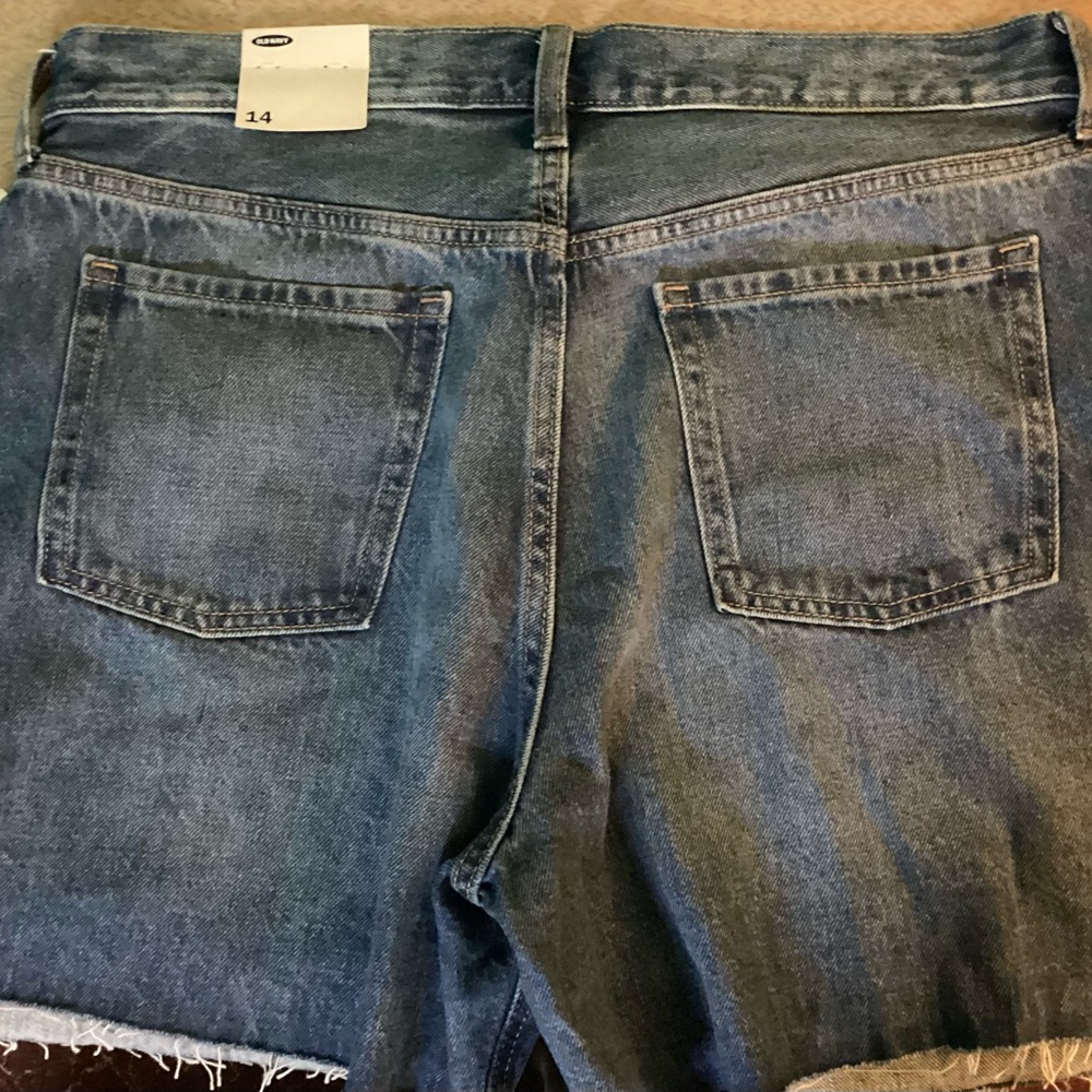 Old Navy NWT Distressed Dad Jean Shorts - 5 inch inseam - Picture 4 of 12